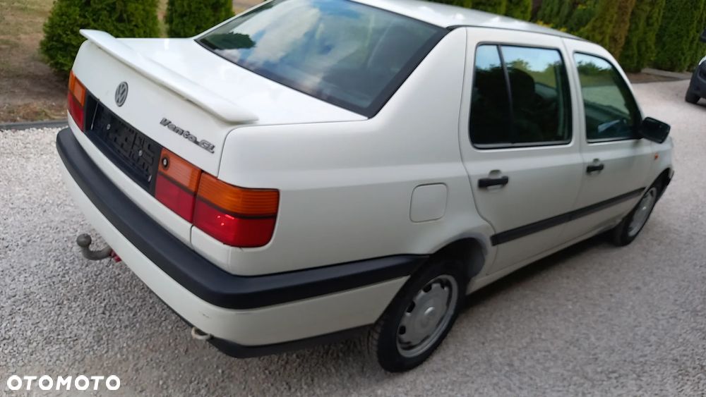 Volkswagen Vento - 4