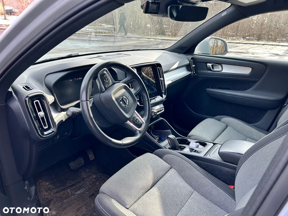 Volvo XC 40 T3 Momentum Pro - 4