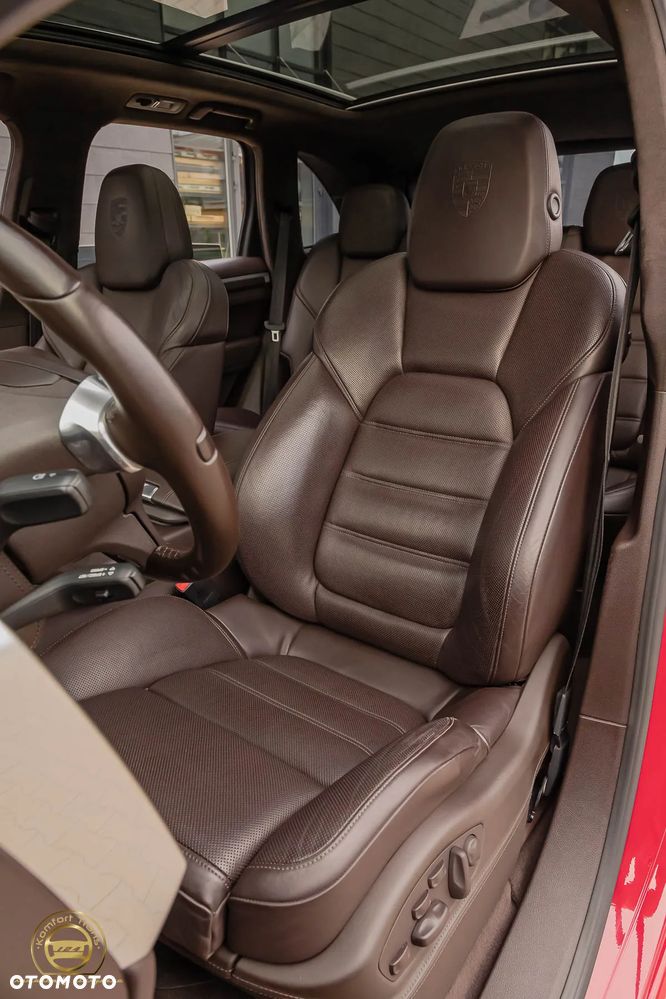 Porsche Cayenne Turbo S - 32