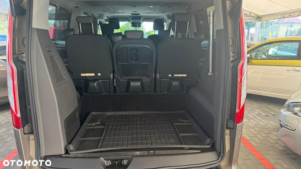Ford Tourneo Custom - 32