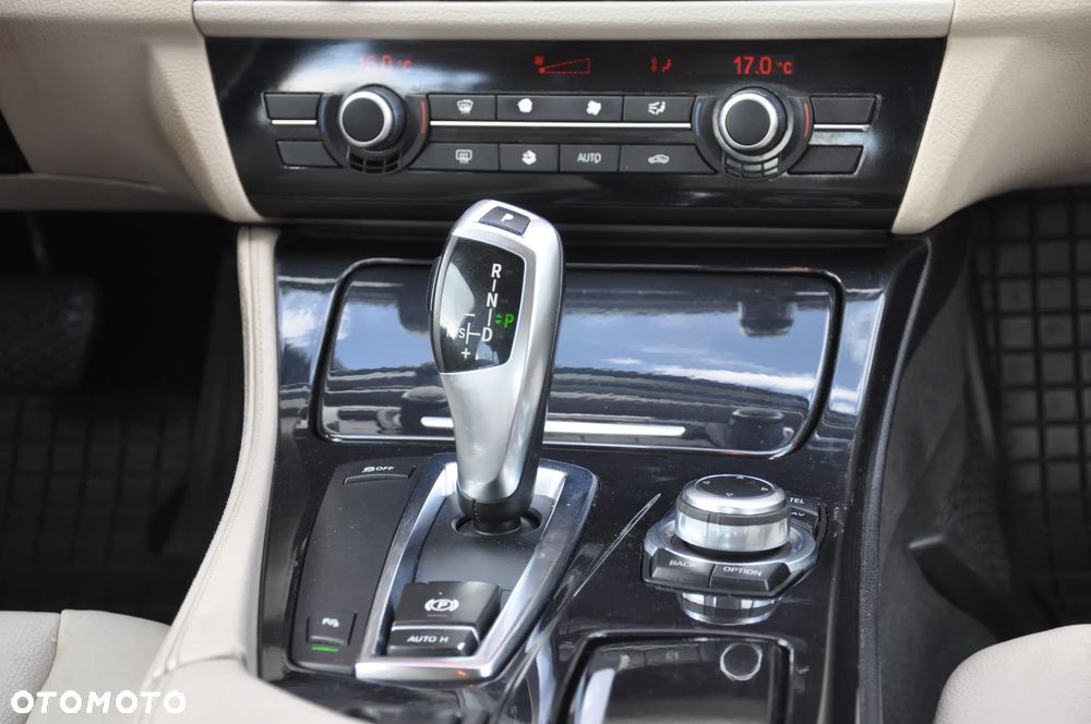 BMW Seria 5 520d Luxury Line - 33