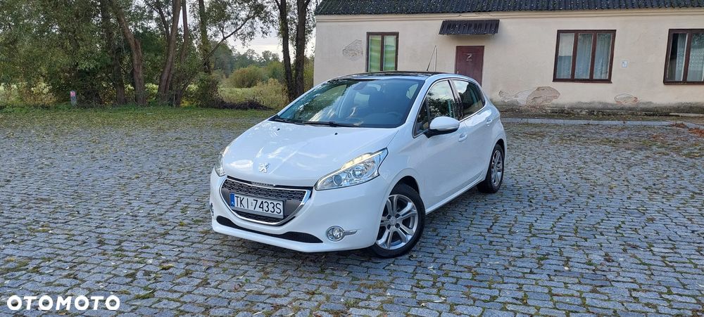 Peugeot 208 - 1