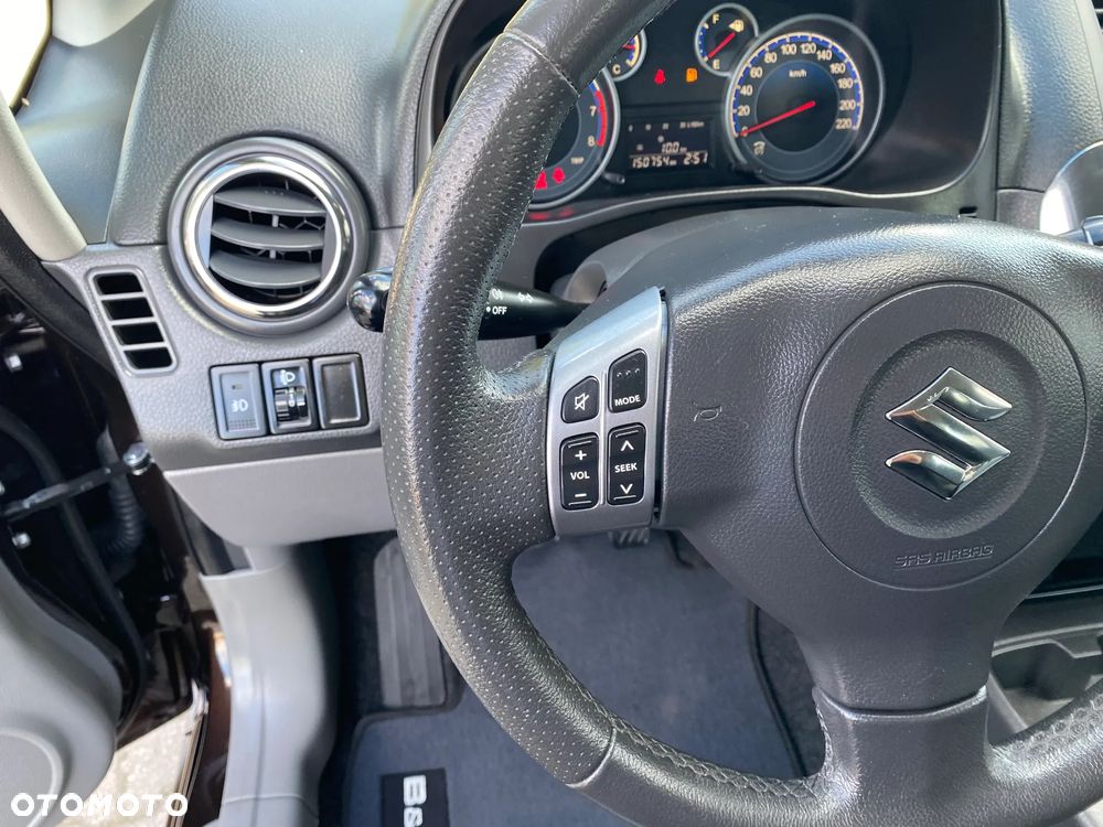 Suzuki SX4 1.6 Comfort Plus - 24