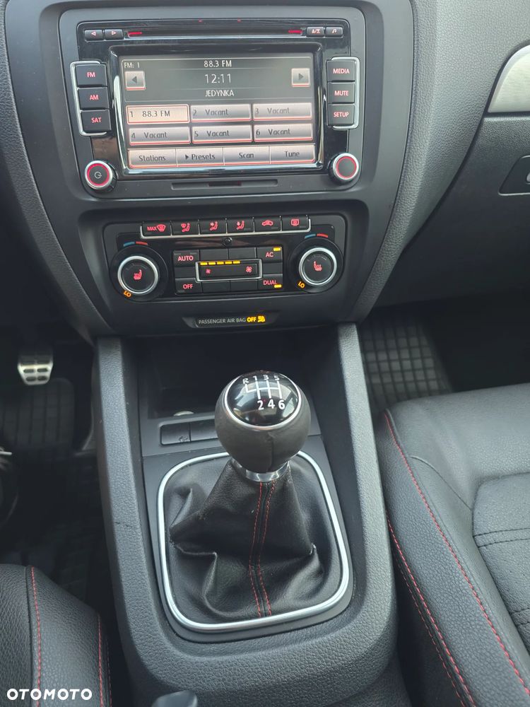 Volkswagen Jetta 2.0 TSI Highline - 27