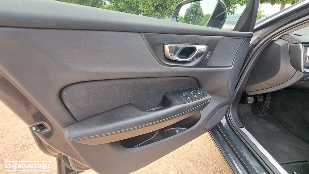 Volvo V60 2.0 D3 Momentum Plus - 8