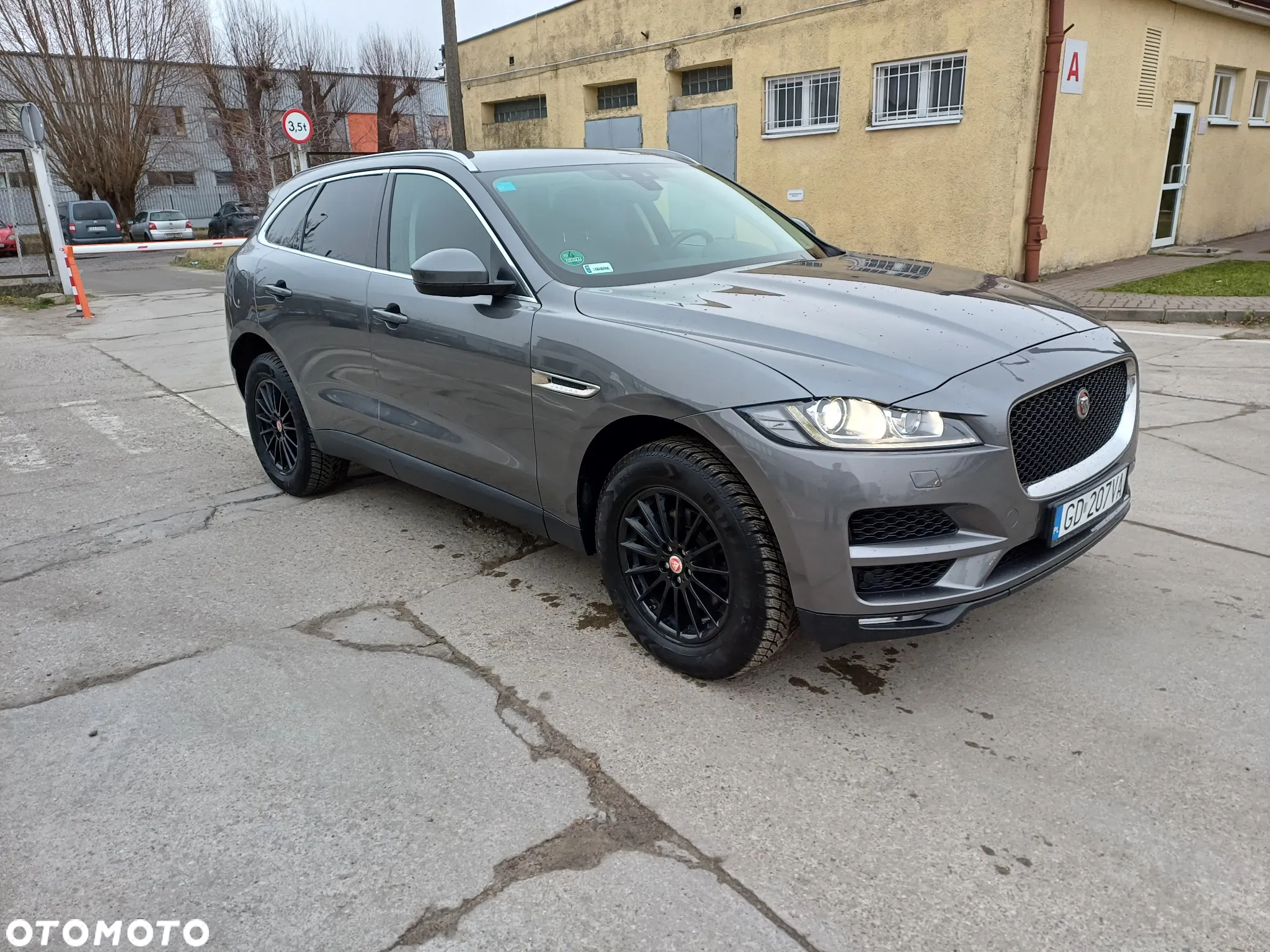 Jaguar F-Pace - 7