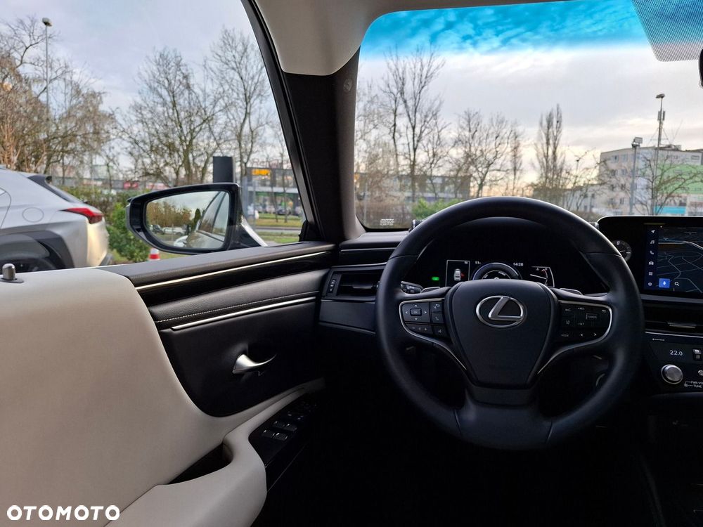 Lexus ES 300h Business Edition - 23