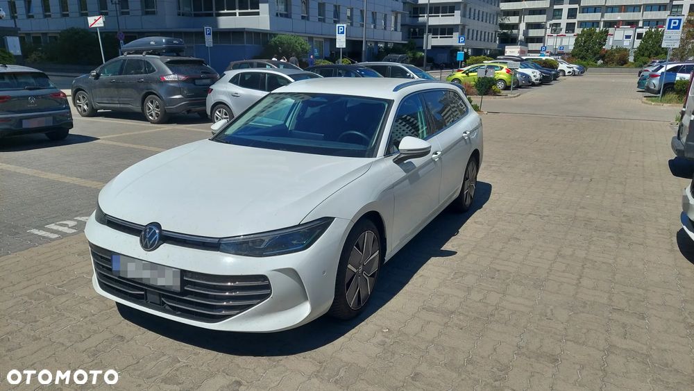 Volkswagen Passat - 1