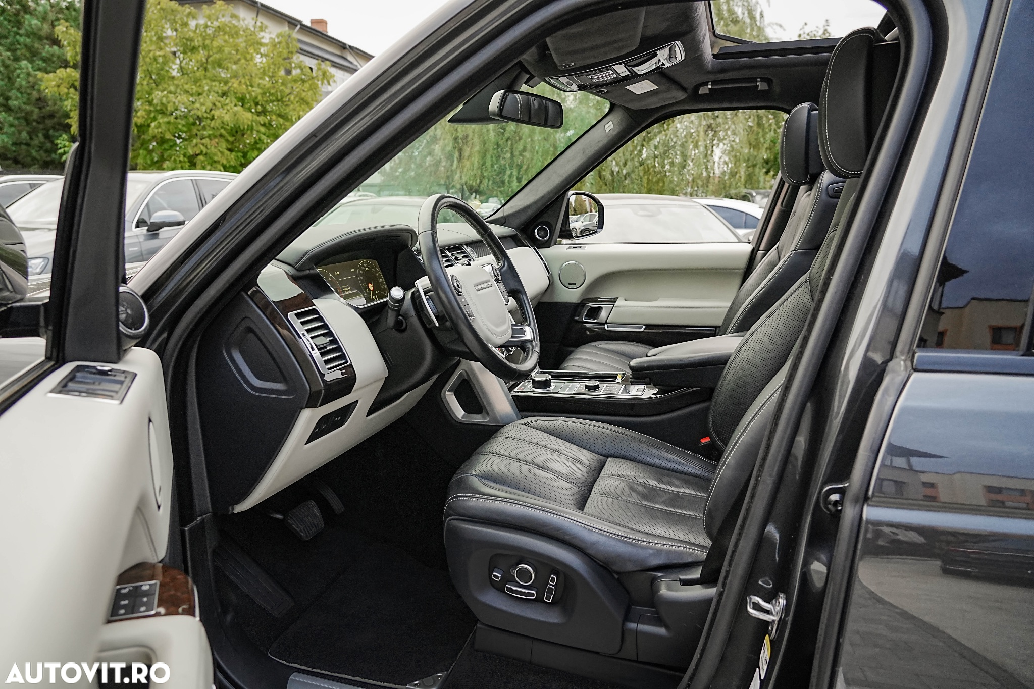 Land Rover Range Rover 3.0 I TDV6 SVAutobiography - 12