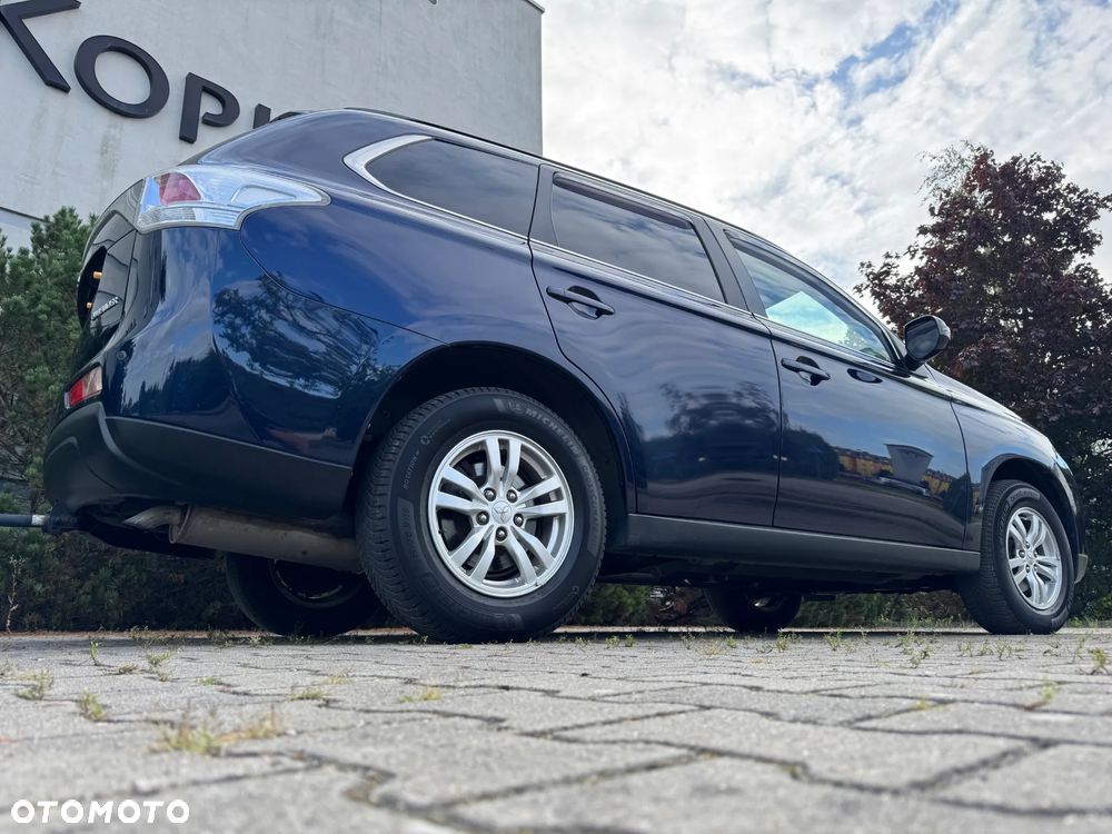 Mitsubishi Outlander 2.0 Invite + 2WD - 22