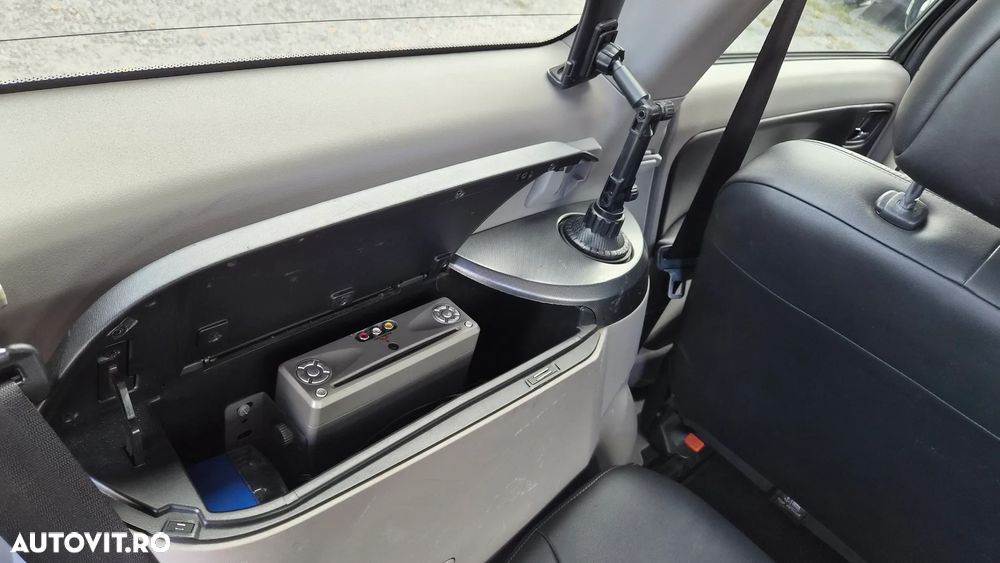 Mitsubishi Grandis 2.0 DI-D 6-Sitzer Intense - 11