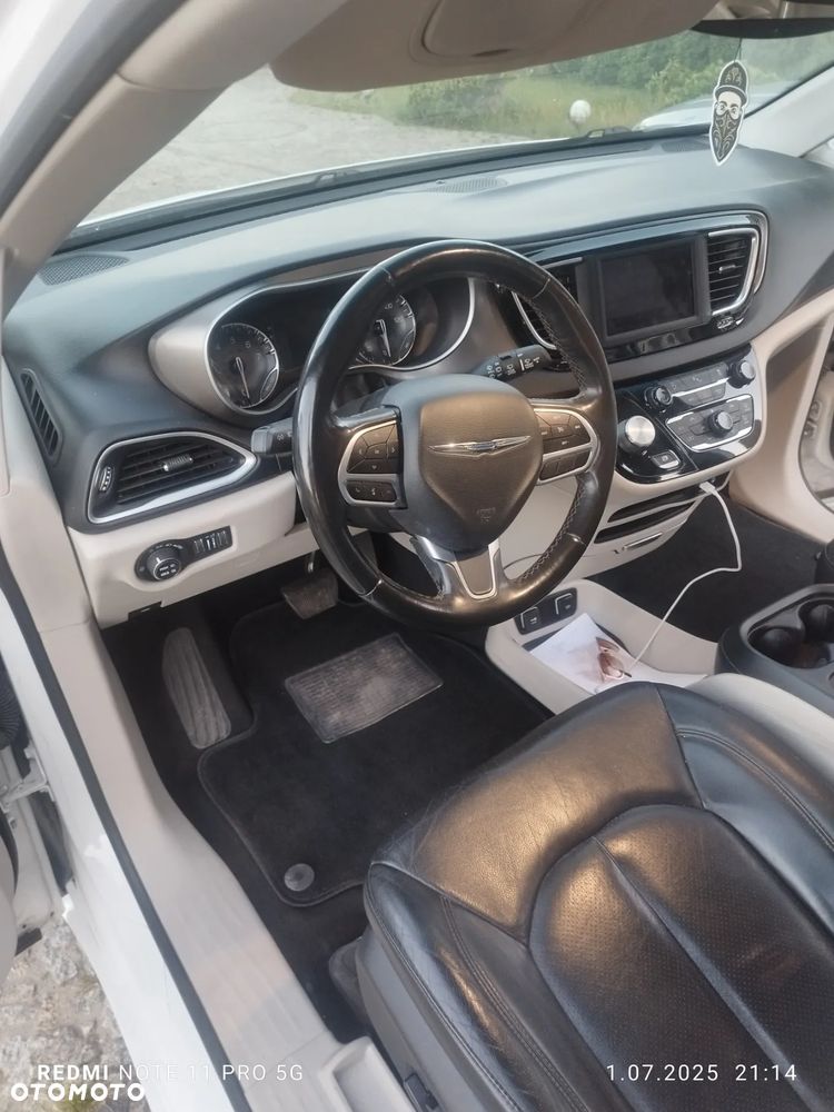 Chrysler Pacifica - 15