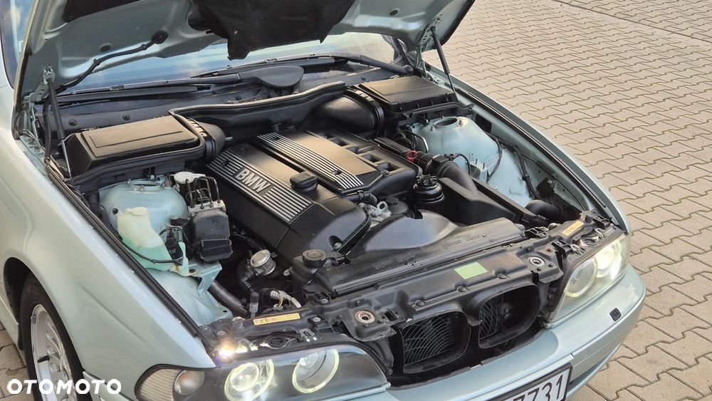 BMW Seria 5 520i Touring - 12