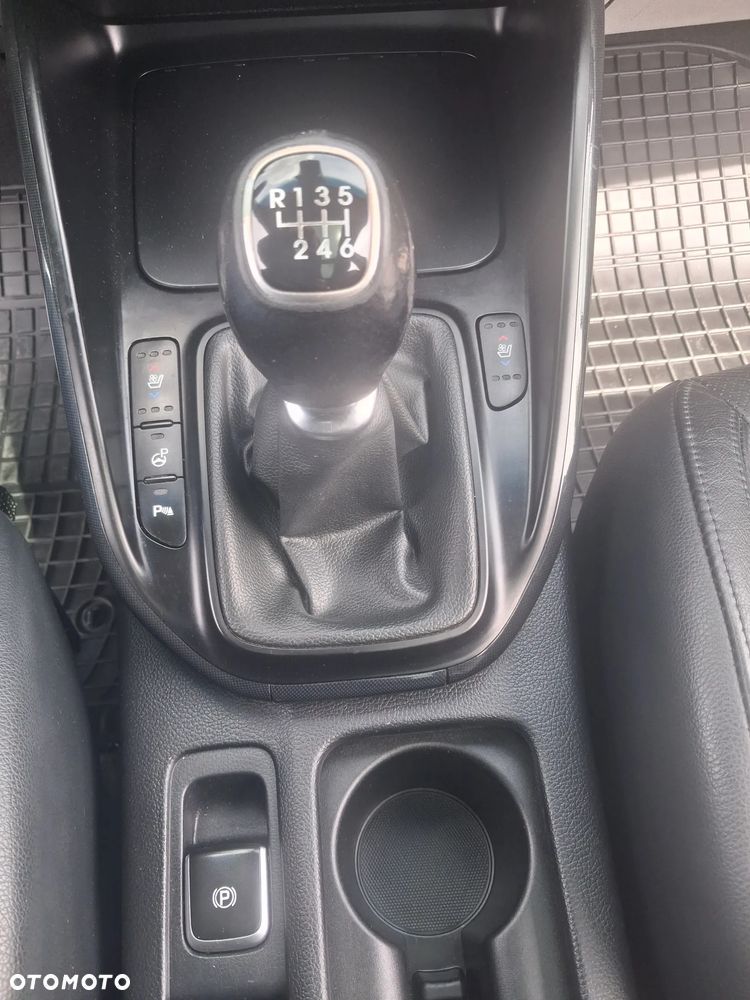 Kia Carens 1.7 CRDi M 7os - 18
