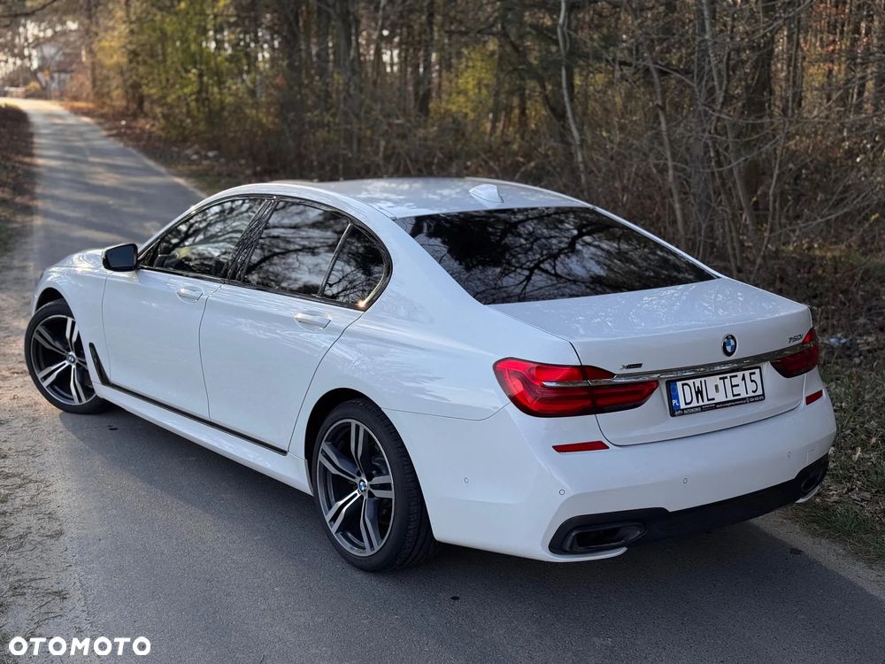 BMW Seria 7 750i xDrive - 28