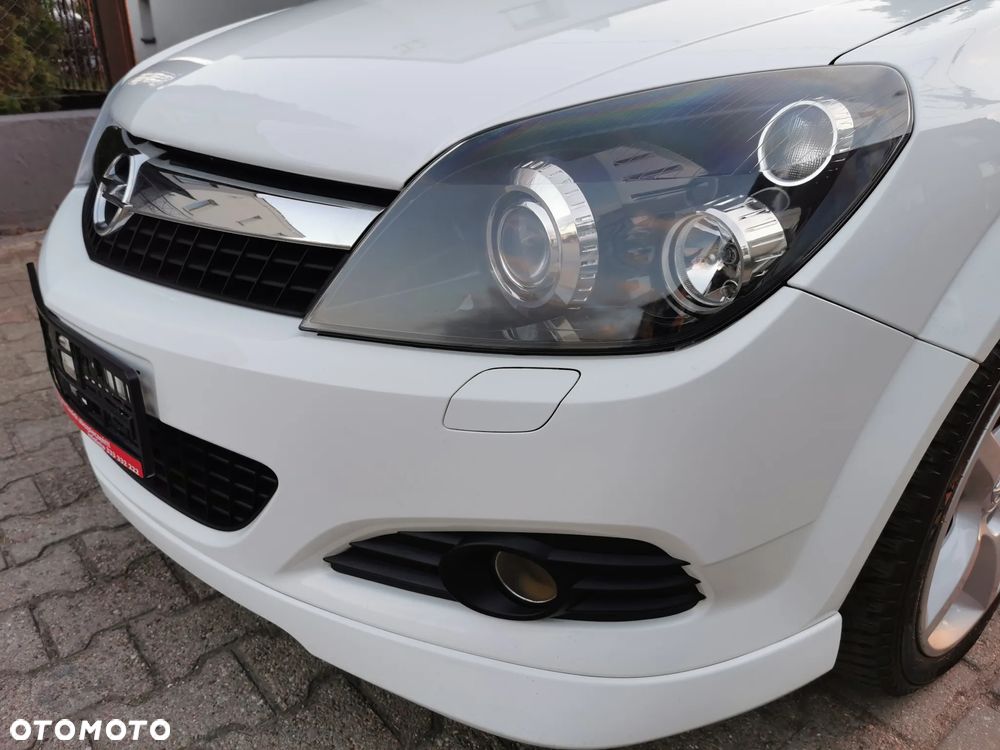 Opel Astra 1.6 Black&White - 25