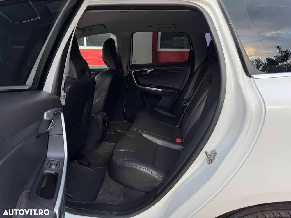 Volvo XC 60 D4 Geartronic Momentum - 11