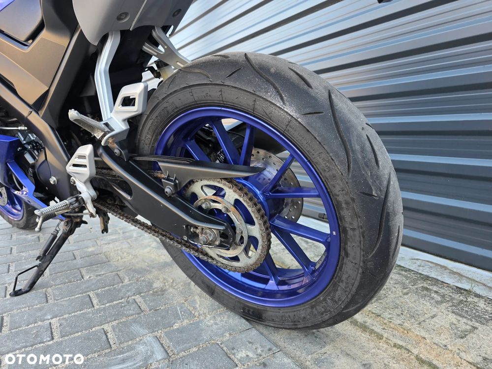 Yamaha YZF - 19