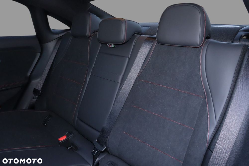 Mercedes-Benz CLA 200 mHEV 4-Matic 8G-DCT - 17