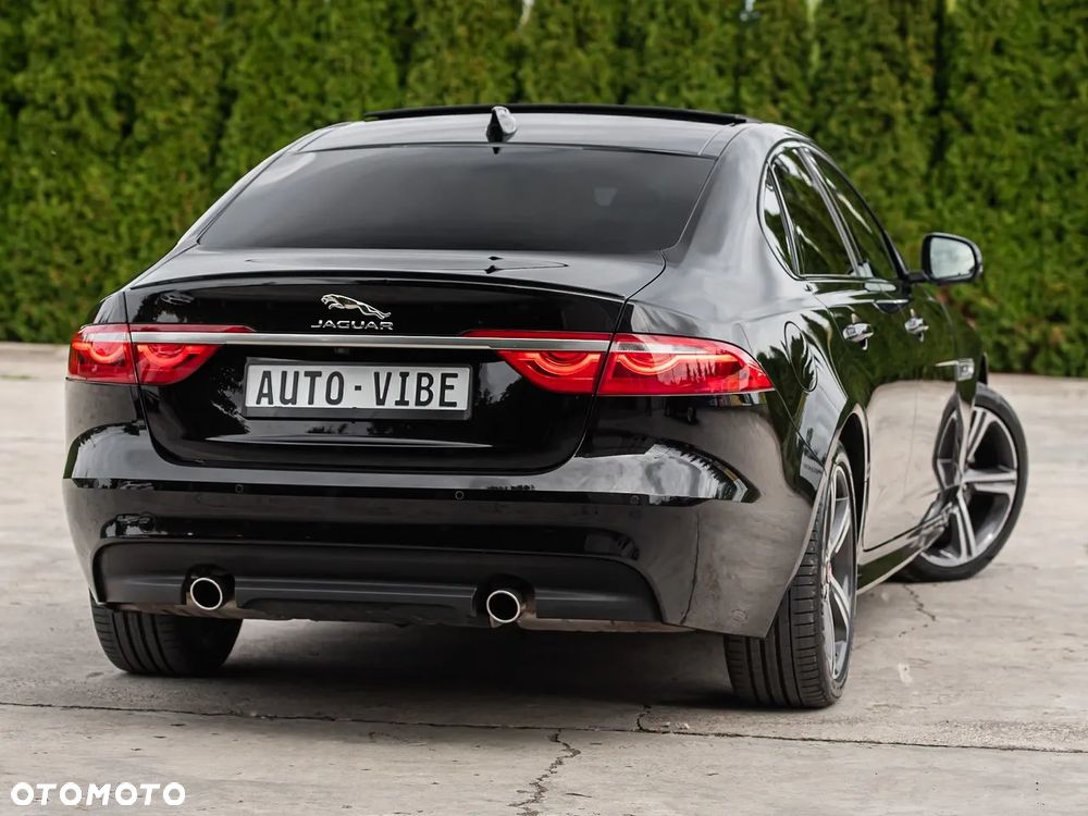 Jaguar XF P250 R-Dynamic BLACK - 12