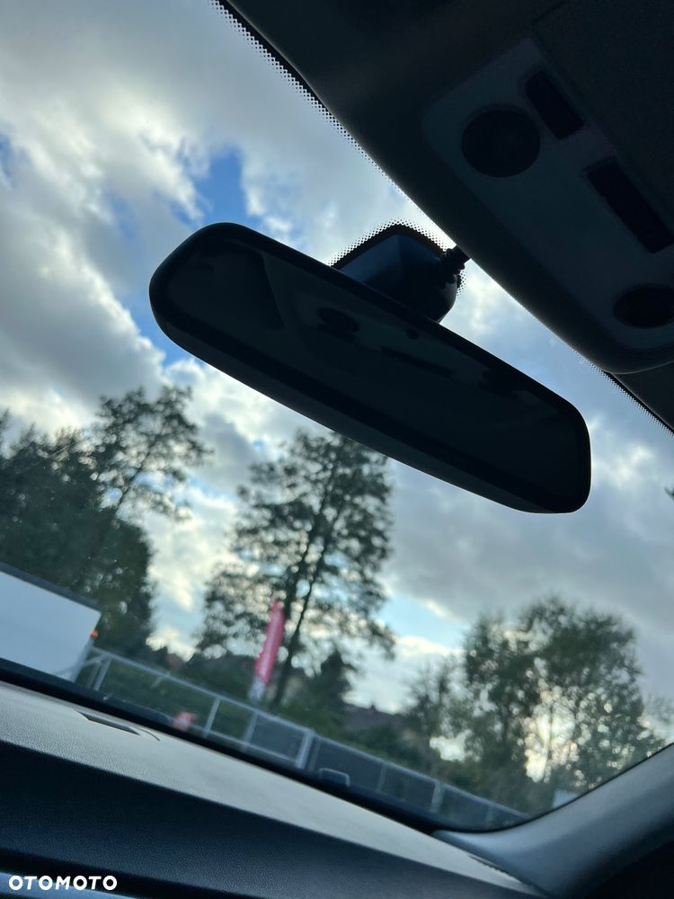 BMW Seria 3 318i Touring - 18