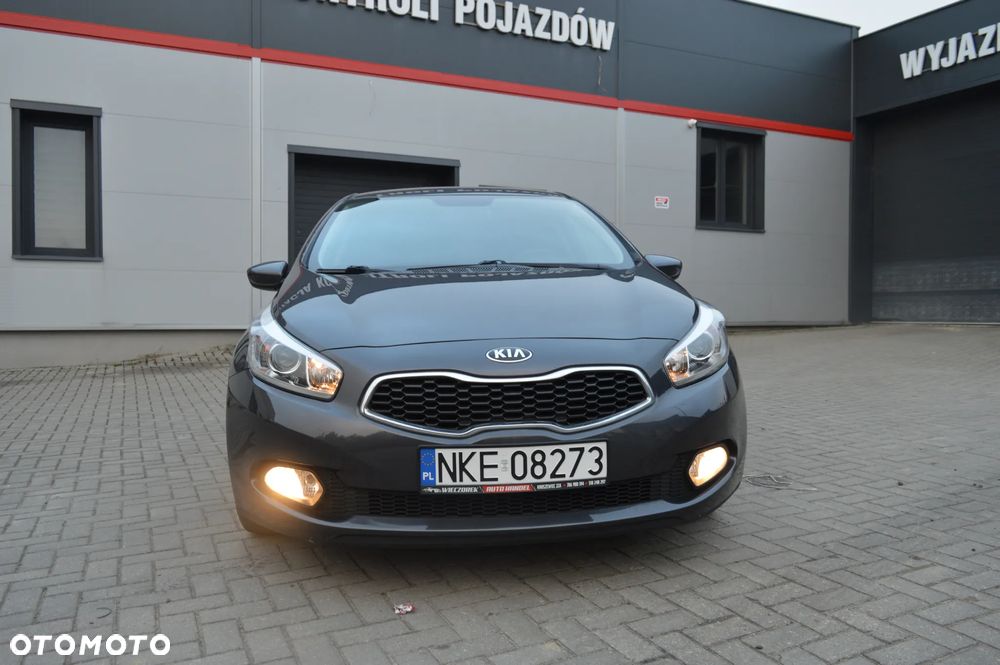 Kia Ceed 1.4 CVVT Fifa World Cup Edition - 12