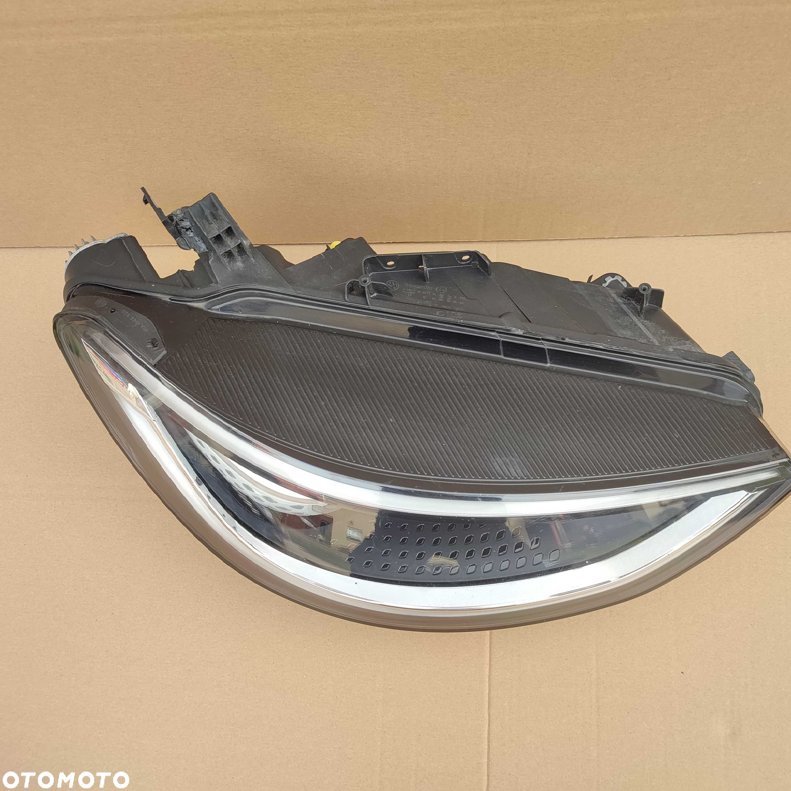 VW ID3 10B lampa prawa przód przednia IQ Full Led ORYG EU - 2