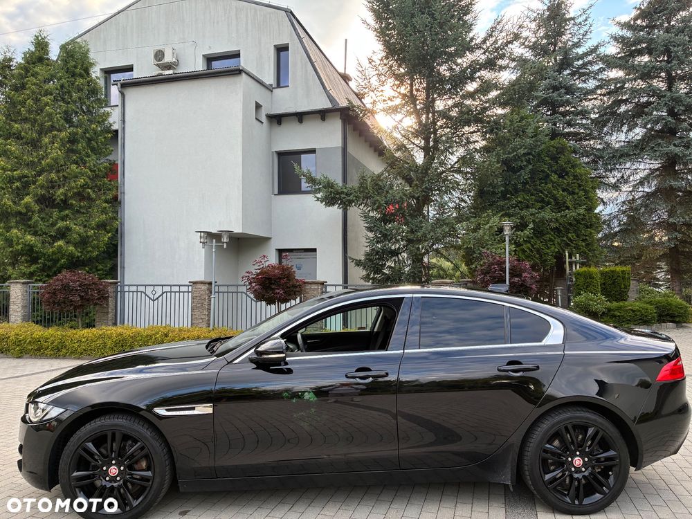 Jaguar XE 20d AWD Portfolio - 2