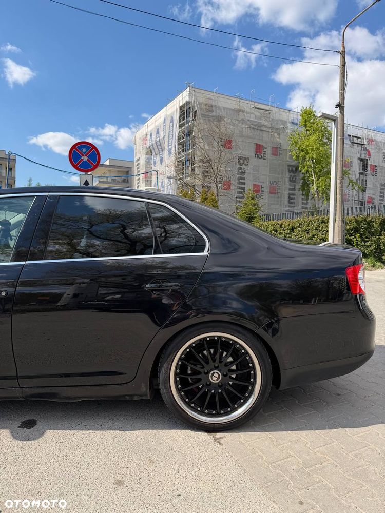 Volkswagen Jetta 2.0 FSI Comfortline - 32