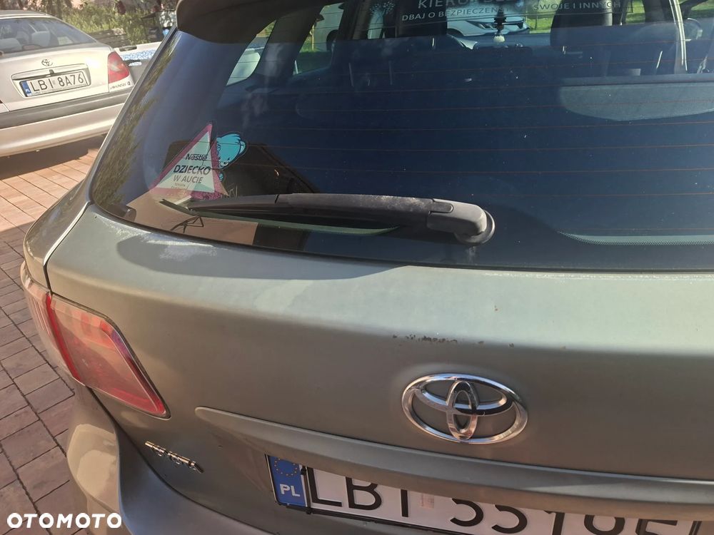 Toyota Avensis 2.0 D-4D Premium - 9