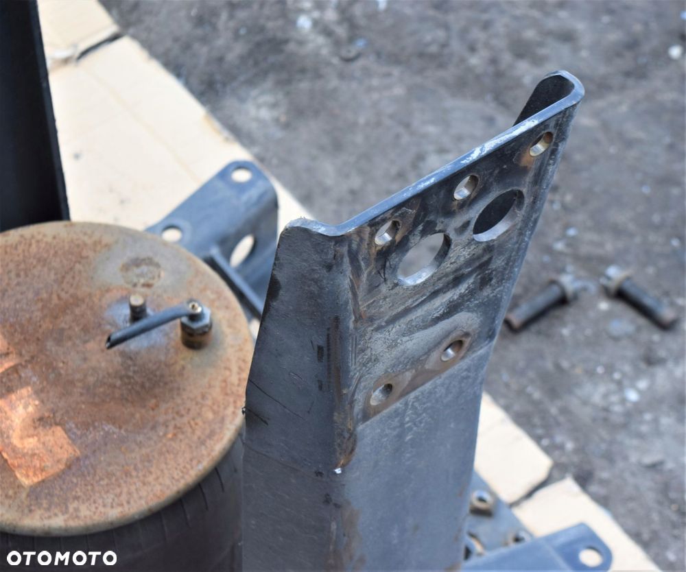 MECHANIZM PODNOSZENIA OSI WLECZONEJ BLIŹNIAKA MAN - 3