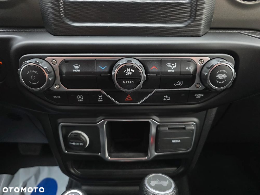 Jeep Wrangler - 16