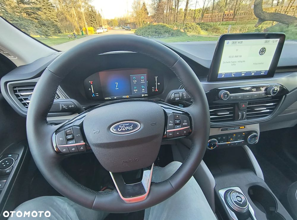 Ford Kuga - 31