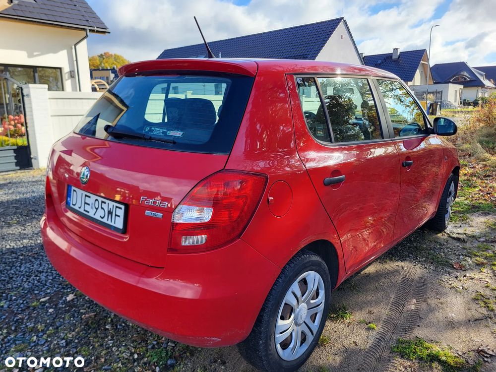 Skoda Fabia 2011 photo 4