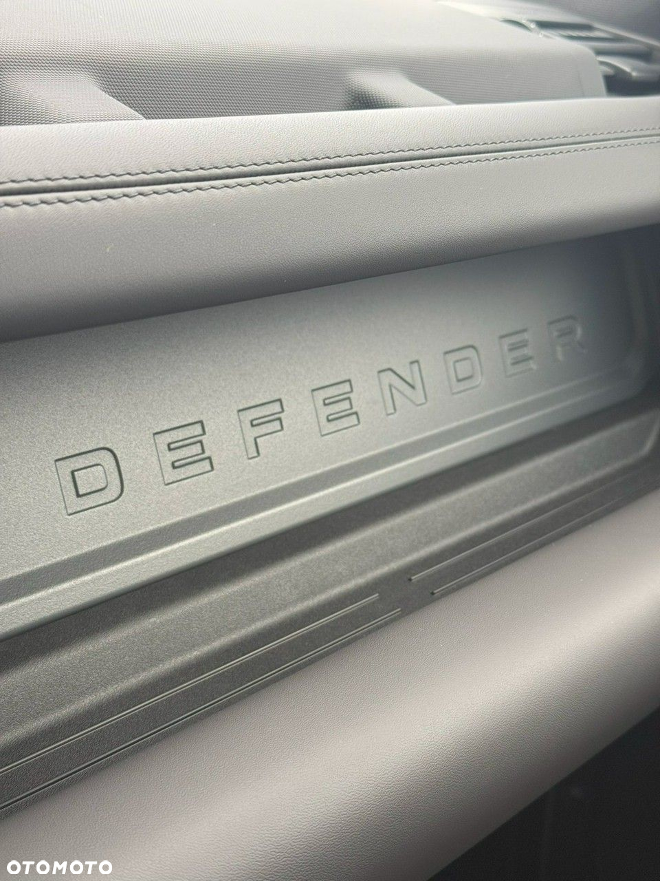 Land Rover Defender - 22