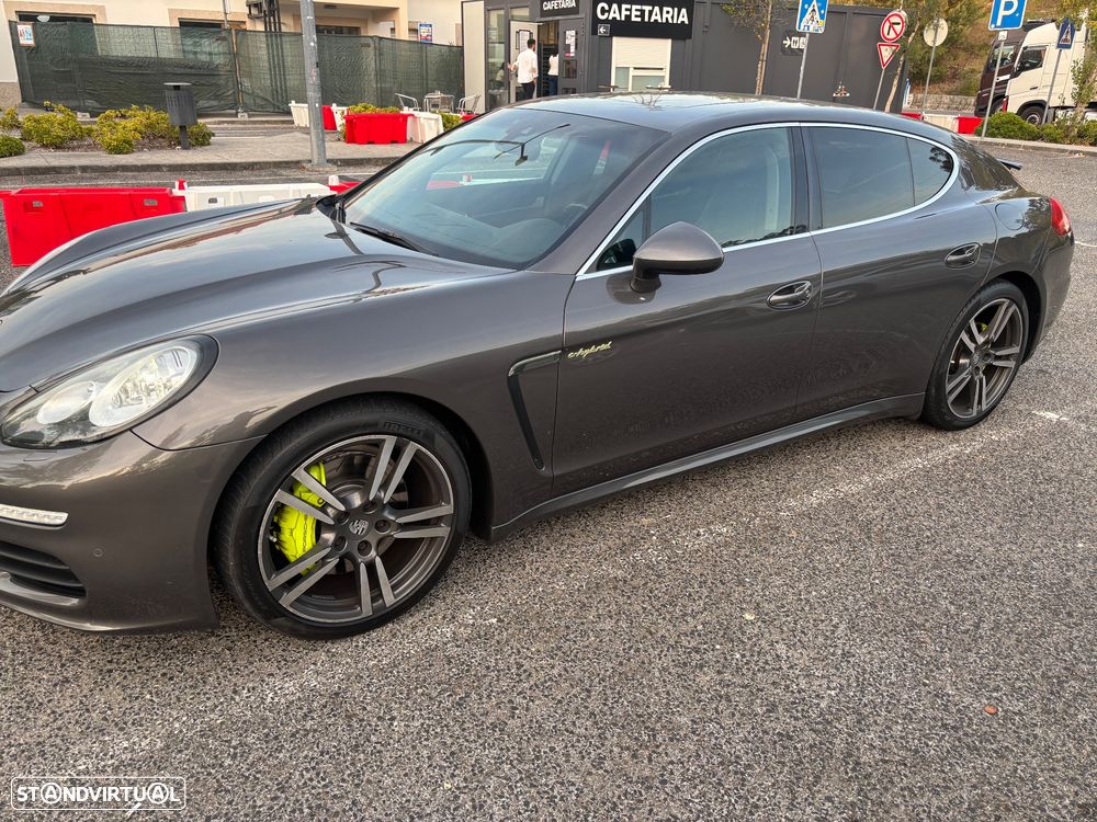 Porsche Panamera - 1