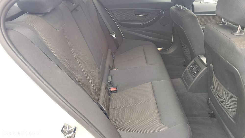 BMW Seria 3 320d Luxury Line - 21