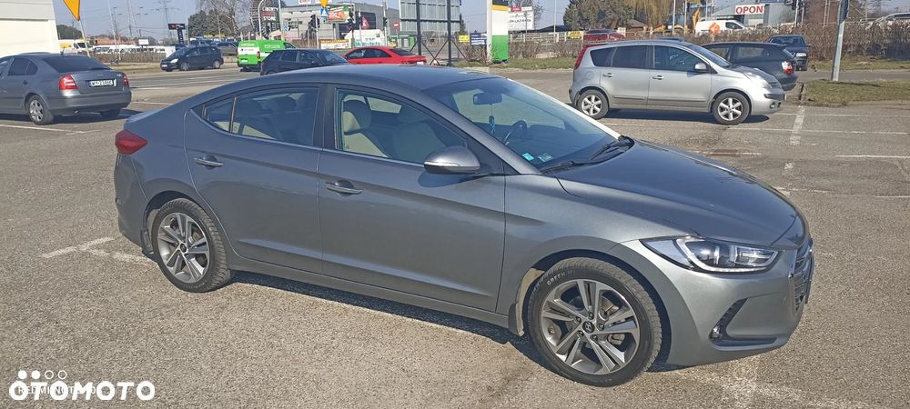 Hyundai Elantra 1.6 CRDi Comfort - 4