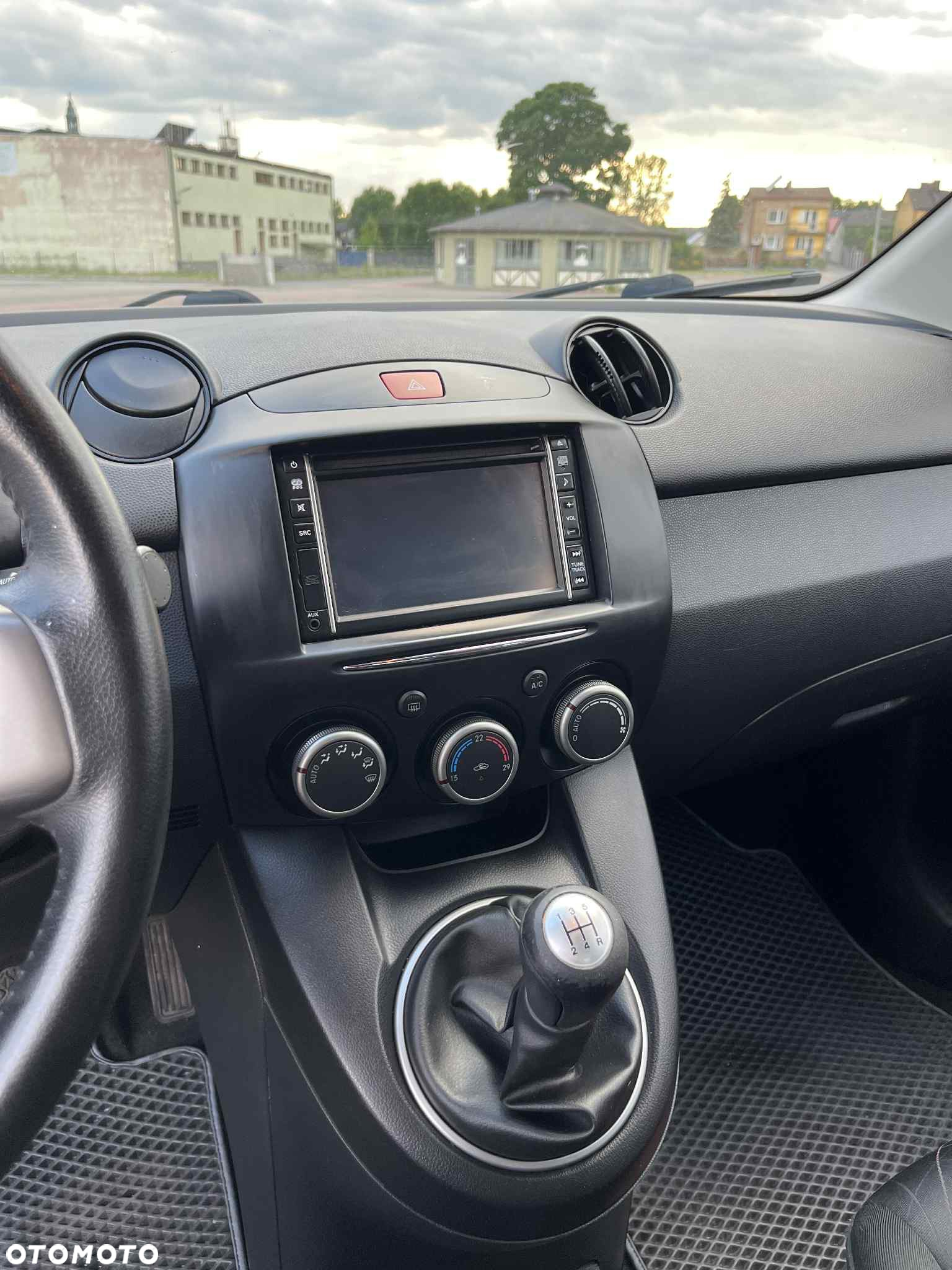 Mazda 2 - 9