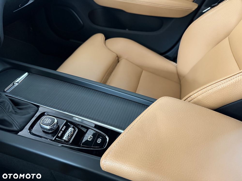 Volvo V60 Cross Country D4 AWD Geartronic Pro - 36