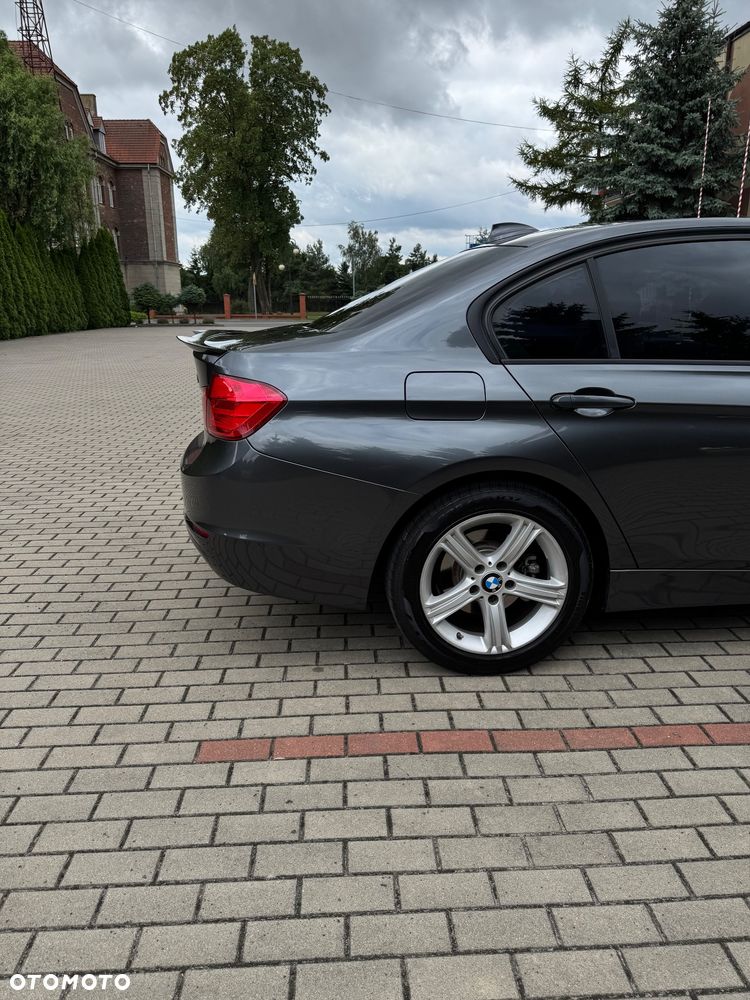 BMW Seria 3 328i - 9