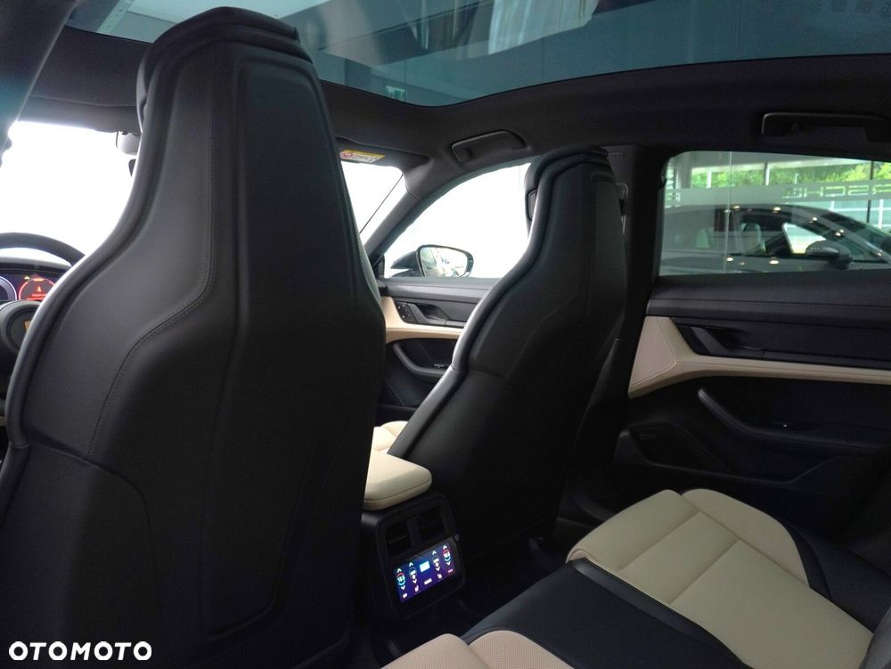 Porsche Taycan 105kWh 4S Black Edition - 35