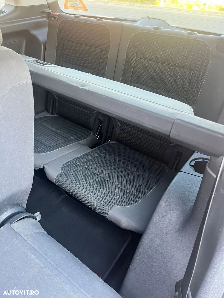 Volkswagen Touran - 13