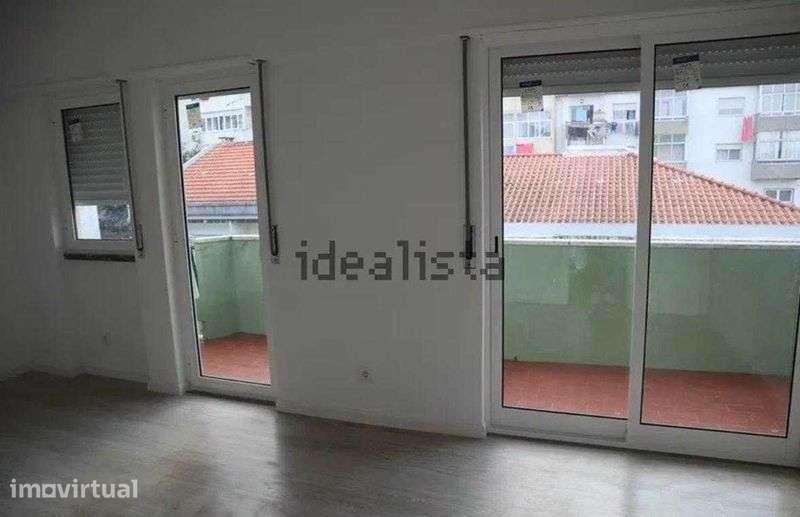 FANTÁSTICO Apartamento totalmente REMODELADO, na Cova da Piedade - Grande imagem: 3/11