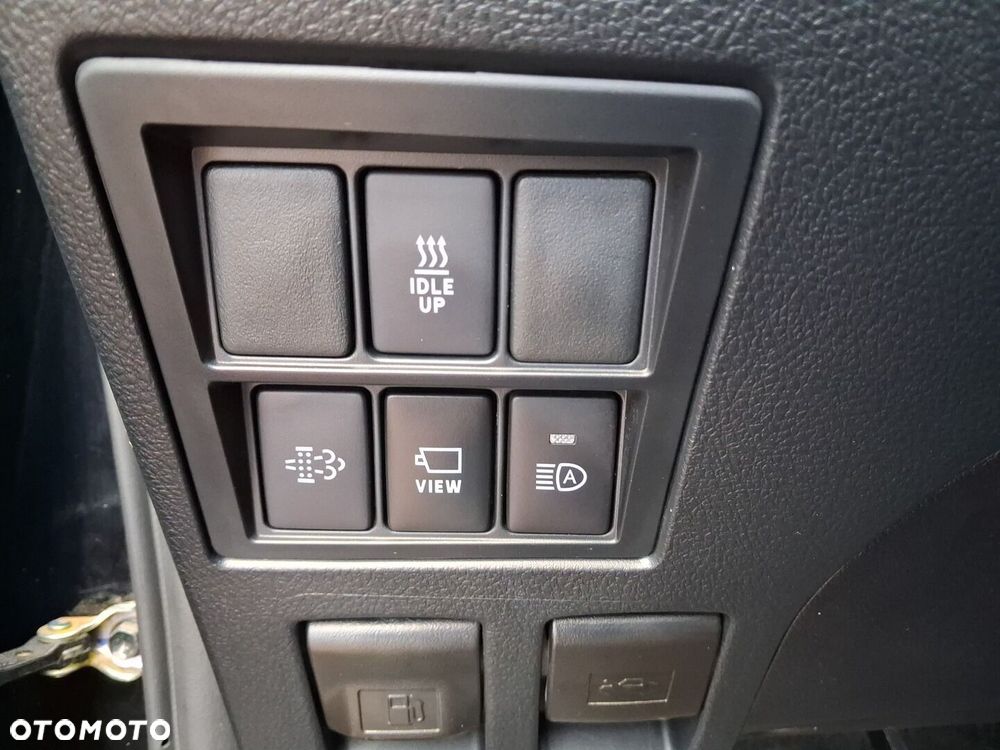Toyota Hilux 2.8 D-4D mHEV Double Cab Invincible 4x4 - 23