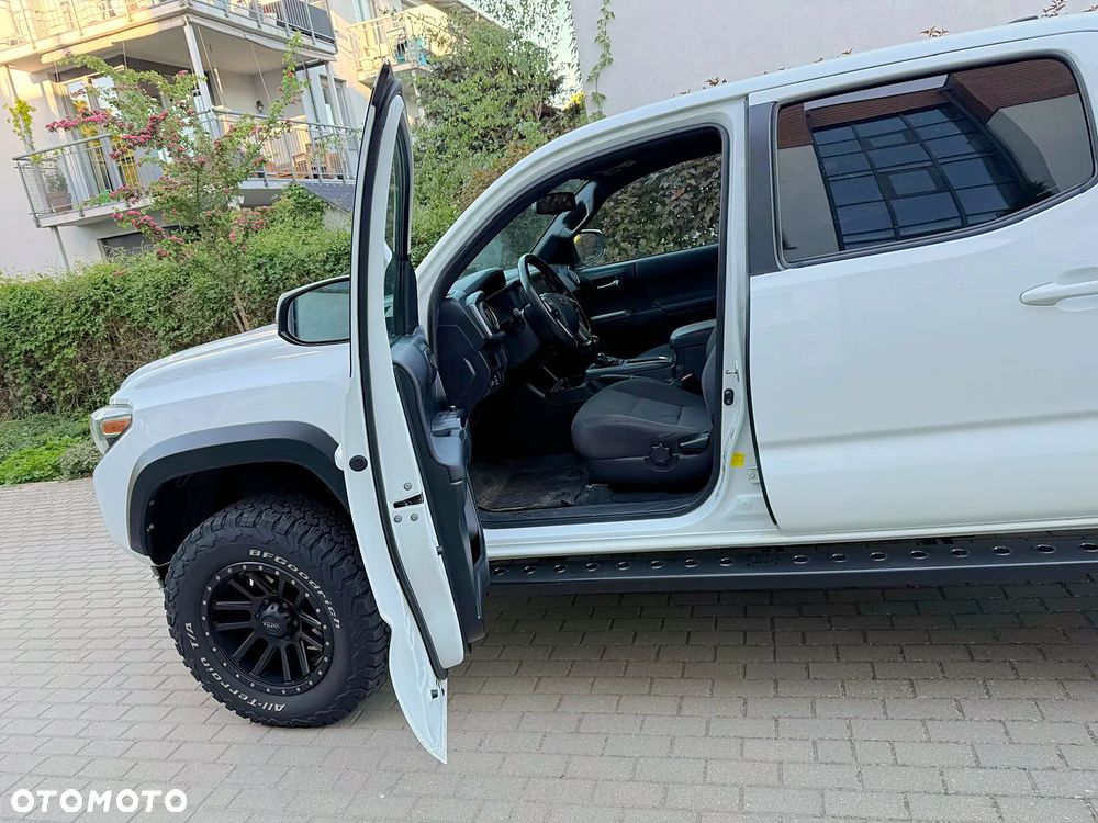 Toyota Tacoma - 14