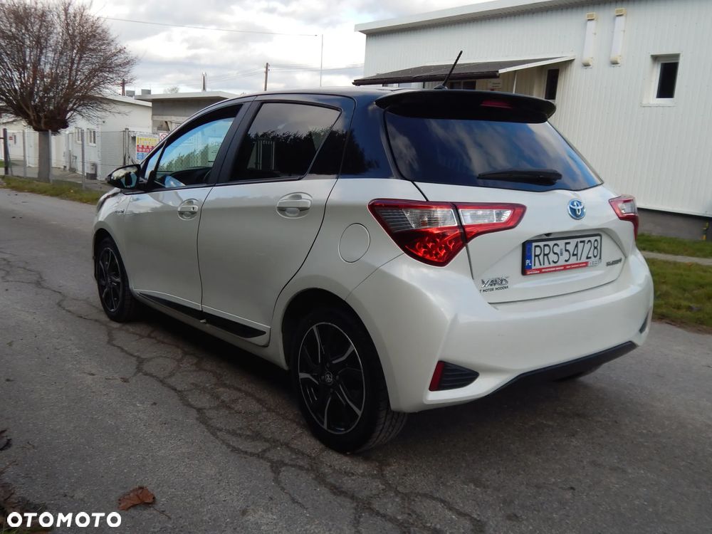 Toyota Yaris Hybrid 100 Premium - 14