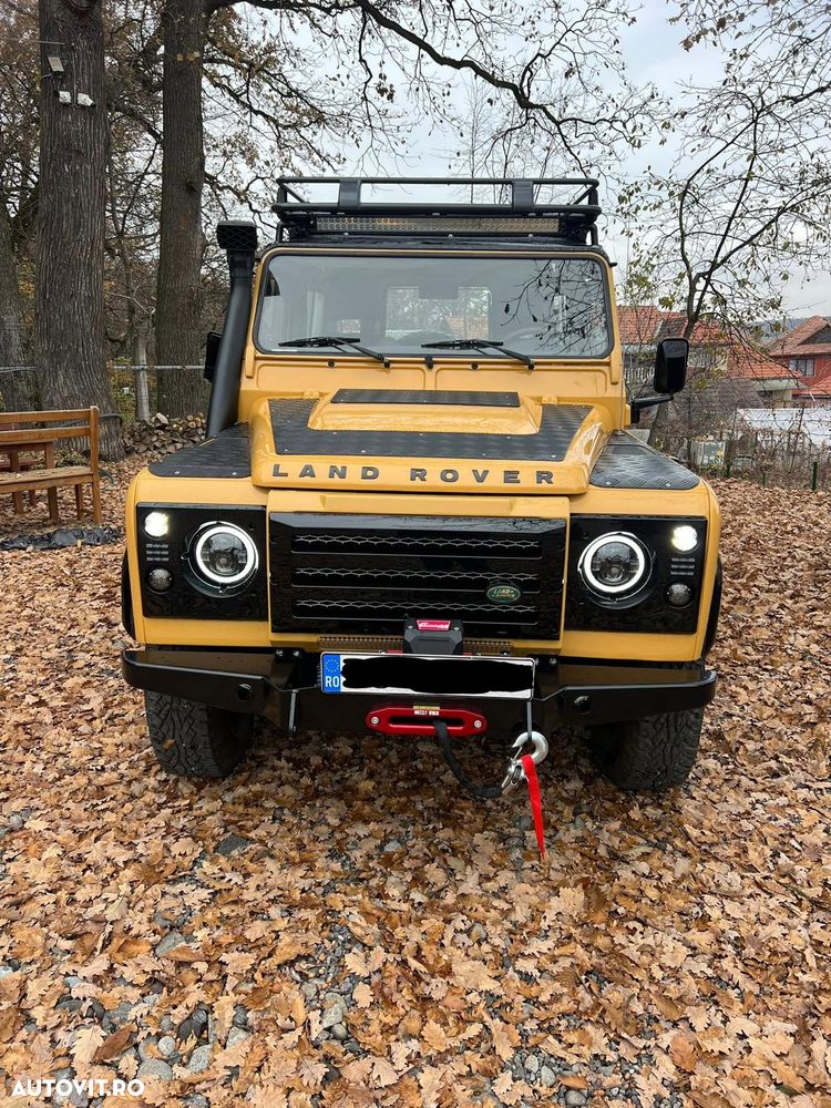 Land Rover Defender - 2