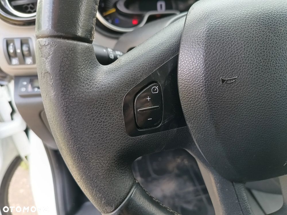 Renault Trafic L2H1 1.6 diesel 140kM 2014rok WEBASTO, CZUJNIKI PARKOWANIA, HAK, BAGAŻNIK DACHOWY, drzwi przesuwne z obu stron, stan BDB, BEZWPADKOWY! - 29