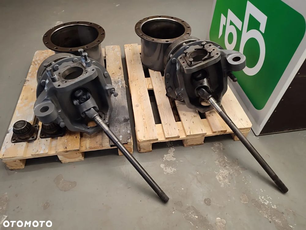 Zwolnica 7700607902 Zwrotnica 7600645001 7700608601 Massey Ferguson 8690 - 3